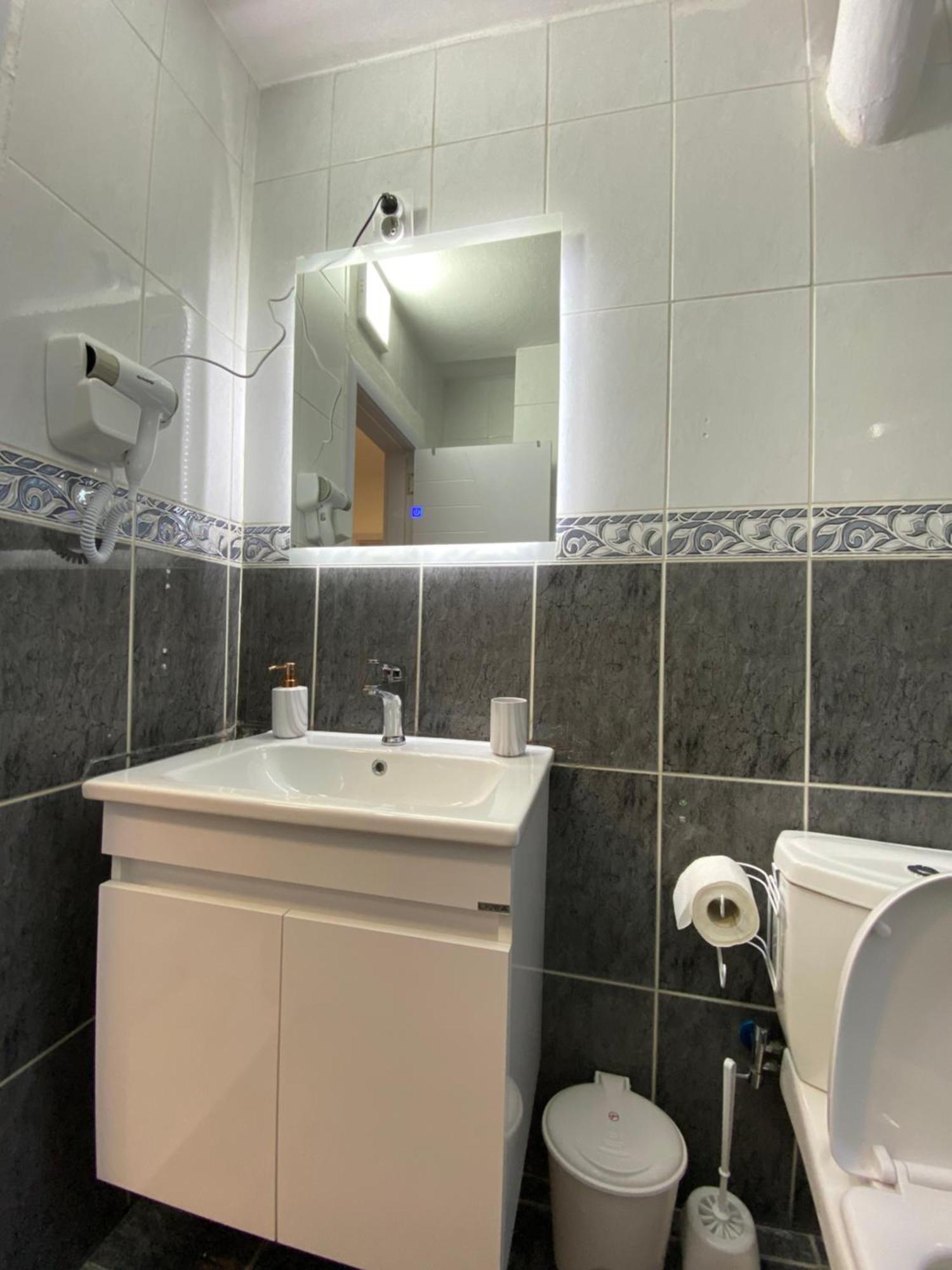 Hotspot Apartments - City Center Pristina Kültér fotó