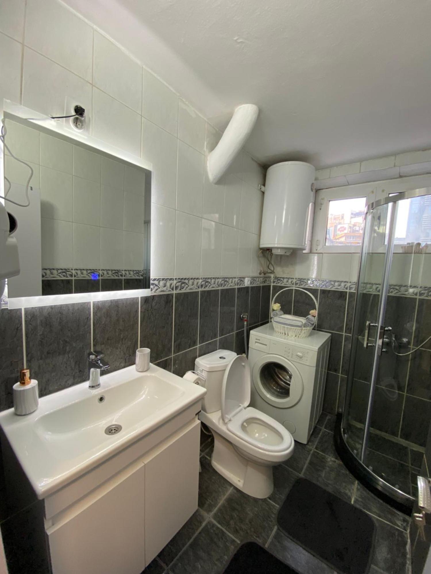 Hotspot Apartments - City Center Pristina Kültér fotó