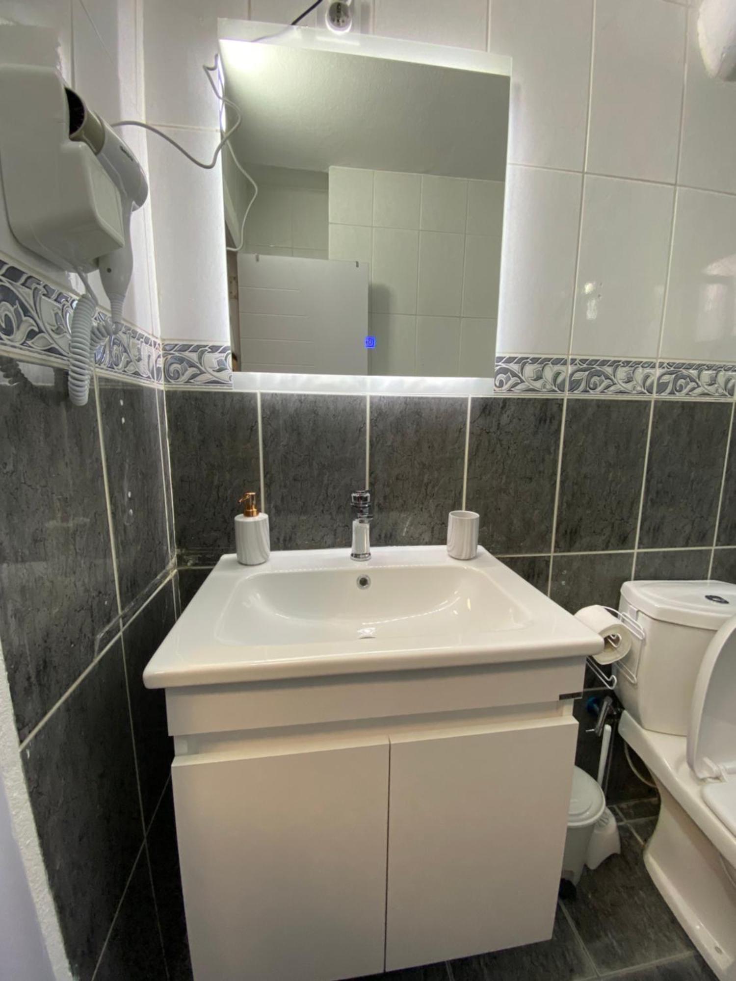 Hotspot Apartments - City Center Pristina Kültér fotó