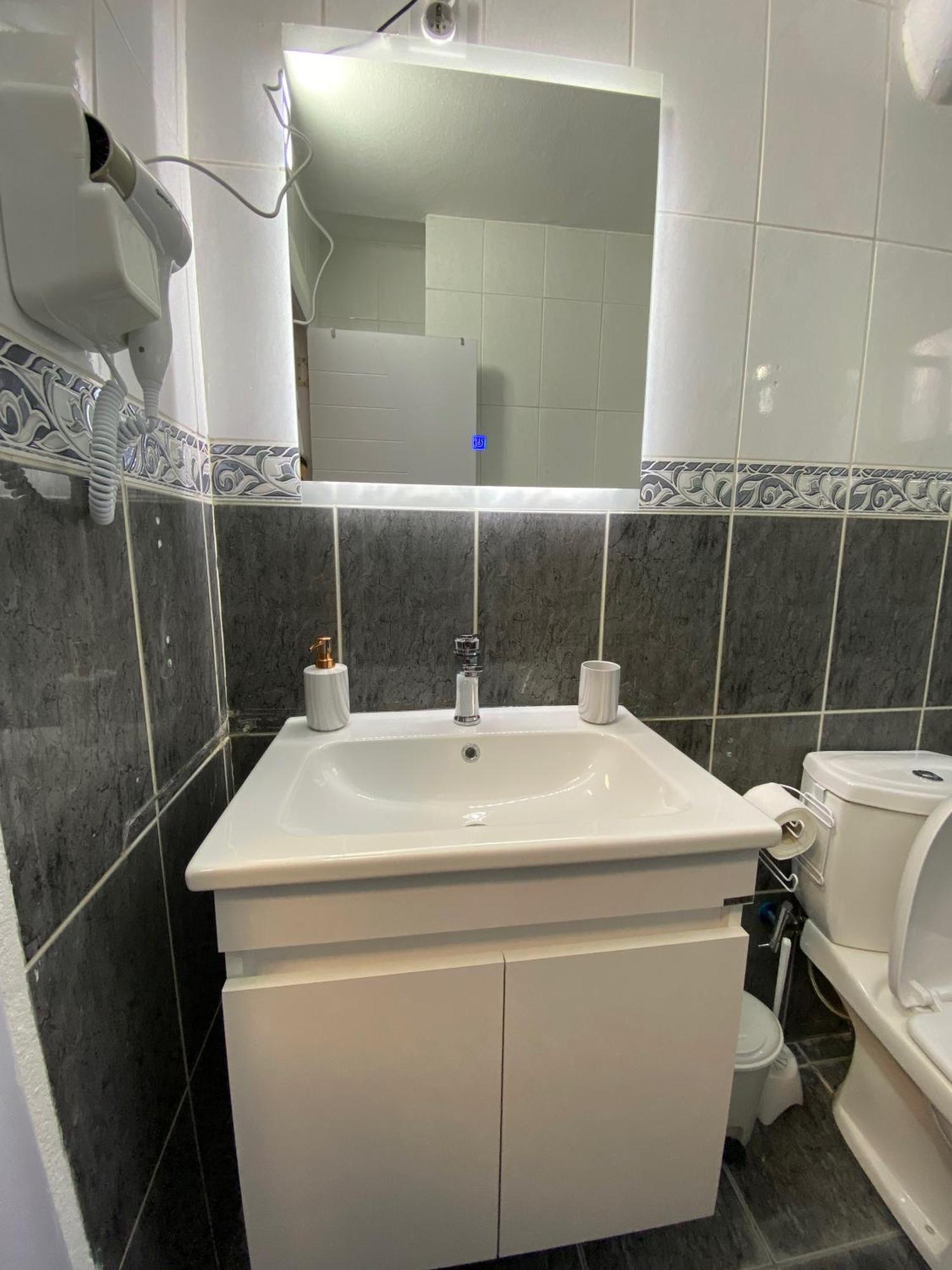 Hotspot Apartments - City Center Pristina Kültér fotó